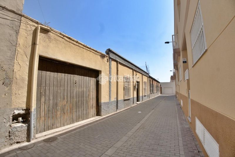 Foto c569c990-0d6f-4ff0-b971-1827e4df9499. Casa aparellada a Balerma Ejido (El)