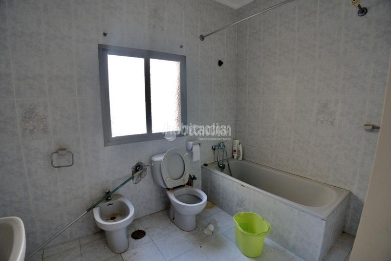 Foto efaeac6a-a6d2-4ada-be8c-41a5e78bc59d. Casa aparellada a Balerma Ejido (El)