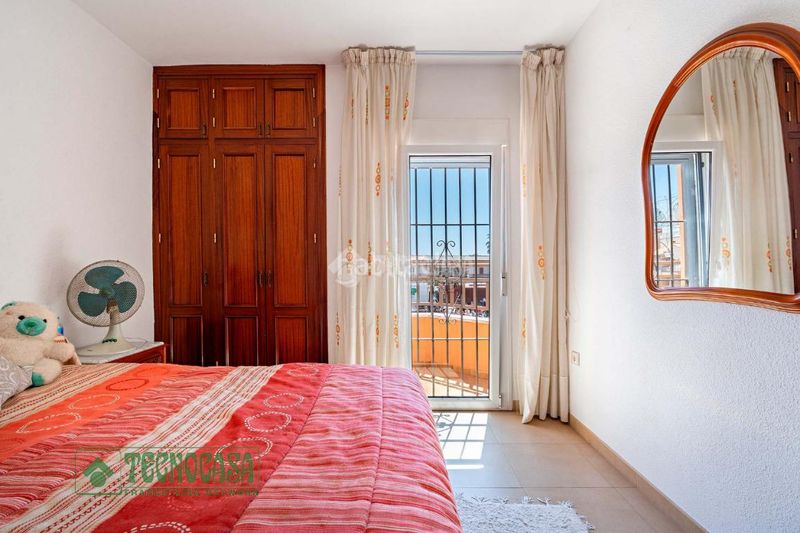 Foto 2daaf869-15d0-47cd-bd84-ca6879bdd3e4. Casa aparellada a Roquetas pueblo Roquetas de Mar