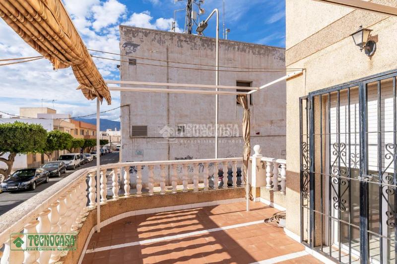 Foto 7110feb7-d84d-4aa1-93d3-a4bccdb2e6a3. Casa pareada casa en venta aguadulce en Roquetas pueblo Roquetas de Mar