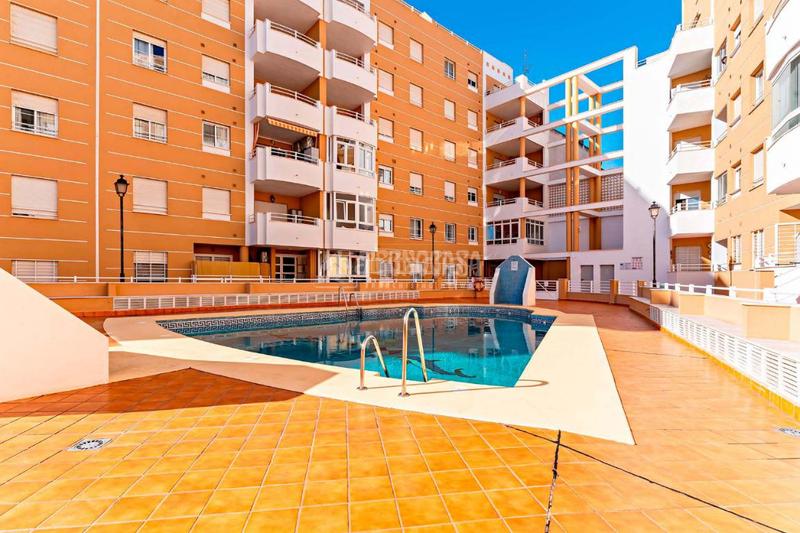 Foto d8ca30c5-d231-432f-9ea7-15f8aa886950. Piso  en venta aguadulce en El Puerto - La Romanilla Roquetas de Mar