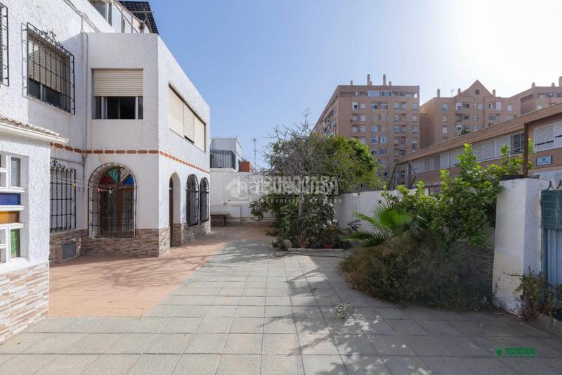 Foto c6892ec1-3b24-4098-9201-851e50f31e04. Maison jumelée dans Ciudad Jardín - Tagarete - El Zapillo Almería