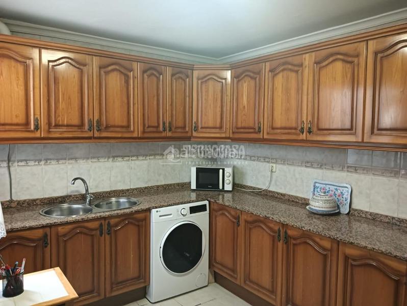 Foto a780bbeb-68d2-458d-94c4-ea578268a3ac. Casa aparellada amb aparcament a San Roque - Ronda Norte Badajoz