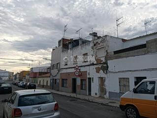 Casa aparellada a Avenida Elvas. Casa en venta en badajoz