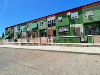 Casa aparellada a Cerro de Reyes. Casa en venta en badajoz