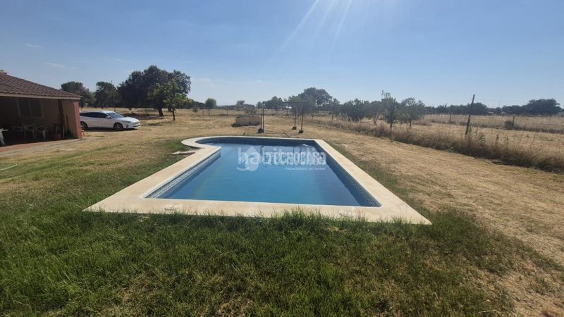 Foto 8d083e68-0483-471a-bd4d-006d8fcd8537. Casa aparellada a Las Vaguadas Badajoz