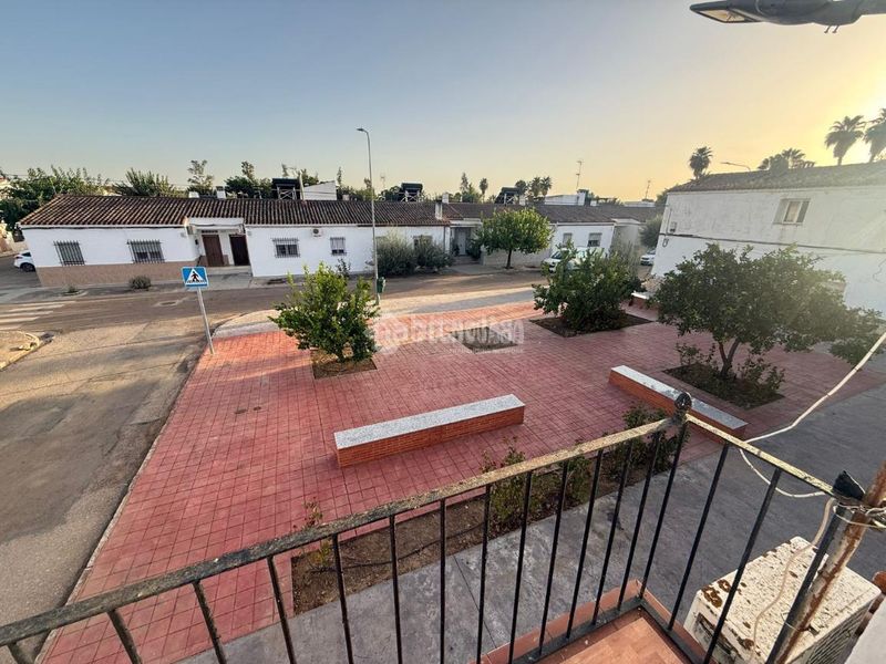 Foto 5cd4e52c-2716-4930-a620-a27dab908b77. Casa aparellada a Golf Guadiana Badajoz