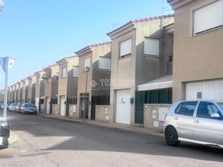 Casa aparellada a Talavera la Real. Casa en venta en talavera la real