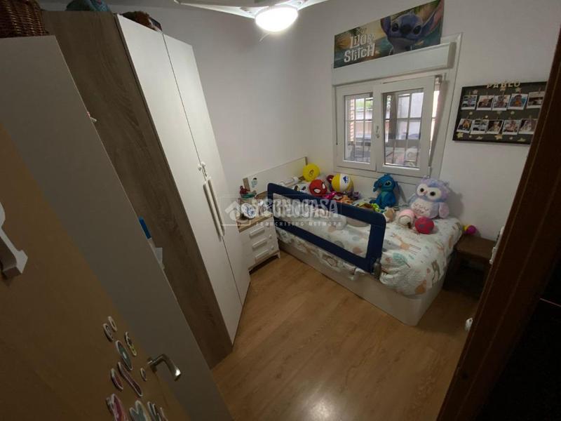 Foto 30277242-b5cd-4e34-ba74-e57847a6e4b4. Casa aparellada a Ciudad Jardín Badajoz