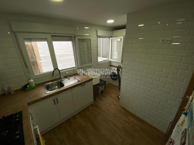 Foto 4b3fcf94-72d4-4b49-bf1b-cec416caa864. Casa aparellada a Ciudad Jardín Badajoz