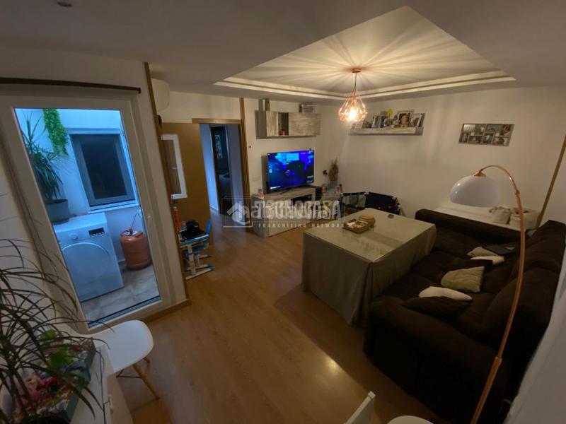 Foto b3b47fa6-9af3-4093-9ba2-01f2ec4b0882. Casa aparellada a Ciudad Jardín Badajoz