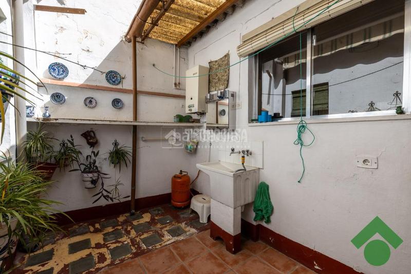 Foto 579371aa-9dde-4a98-903b-786f2cb72341. Casa aparellada amb aparcament a San Ildefonso Granada