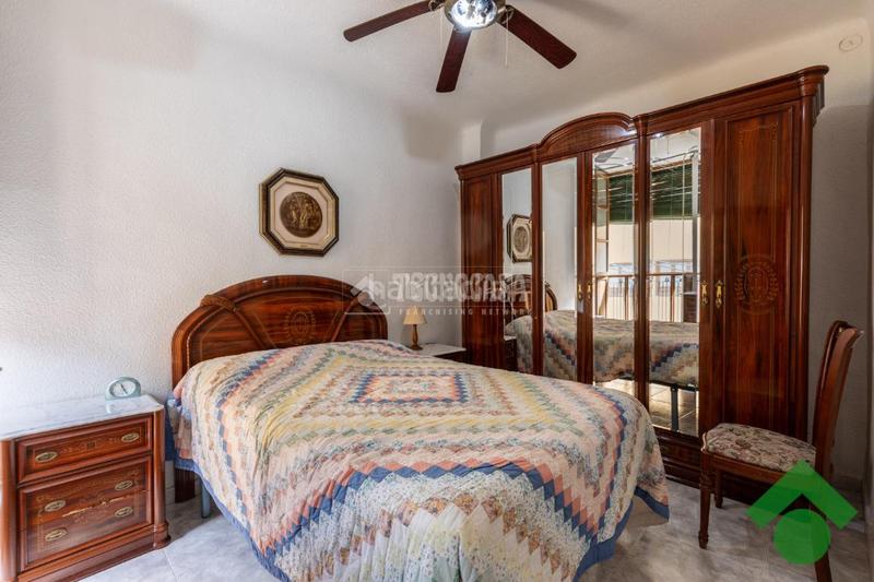 Foto 653170be-e57a-4f69-97d1-d2762bd995f6. Casa aparellada amb aparcament a San Ildefonso Granada