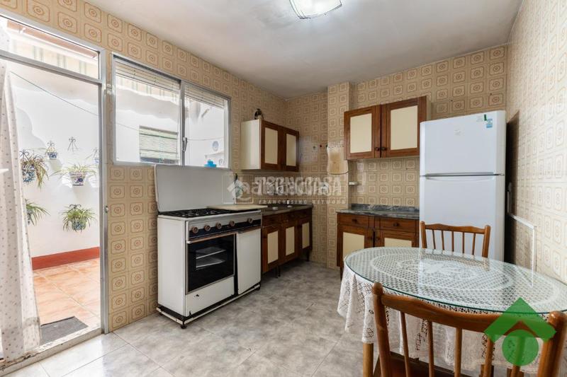 Foto 7b2bee41-1cd5-49d8-9124-12aa50e3193d. Casa aparellada amb aparcament a San Ildefonso Granada