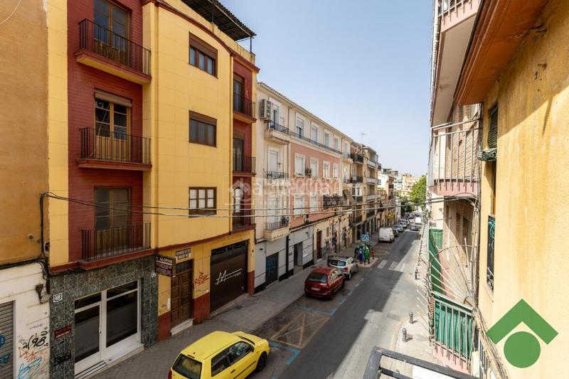 Foto c8d7520c-d301-4eee-a48c-6e46fa320315. Casa aparellada amb aparcament a San Ildefonso Granada