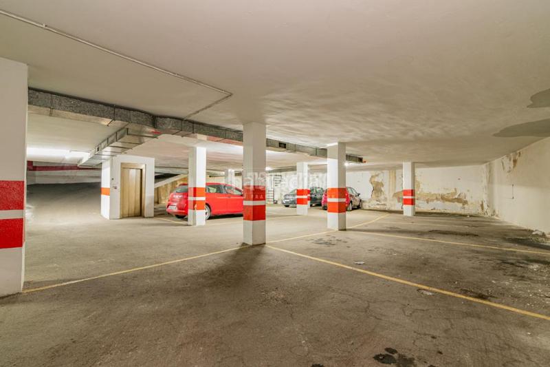 Foto 67bf8c9f-7f8d-4d67-bfc6-9a12d98f02fc. Parking coche boxplaza de garaje en venta en Centro - Sagrario Granada
