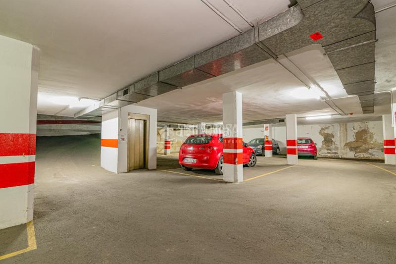 Foto dc04c821-a78c-480e-bcfd-94a4129506e3. Parking coche boxplaza de garaje en venta en Centro - Sagrario Granada