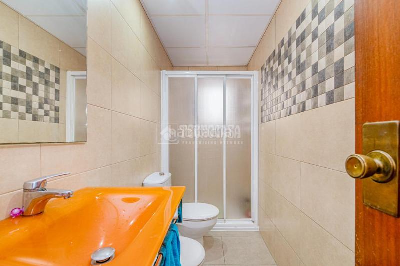 Foto cc340a2d-d9c0-4e6a-8d4f-3a41762c6f0d. Piso  en venta en Plaza de Toros Granada