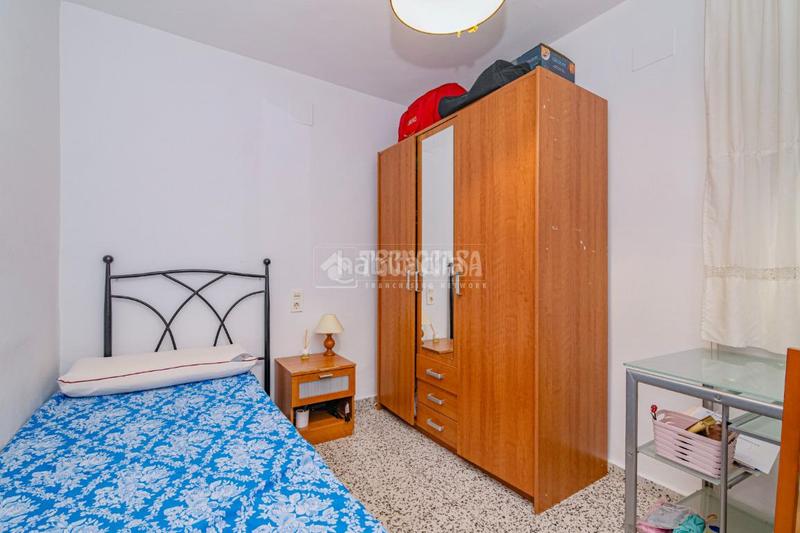 Foto d6d98d66-ec78-4cf2-99ad-e5cfc1531786. Piso  en venta en Plaza de Toros Granada