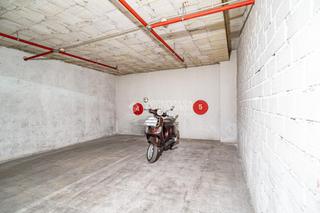 Parking coche en Plaza de Toros. Boxplaza de garaje en venta en granada