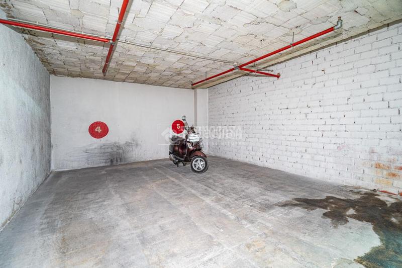 Foto 0b8bcfde-2b2d-44a0-a6de-fd1e20baeb85. Aparcament cotxe a Plaza de Toros Granada