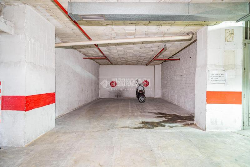 Foto 5e8e755e-6421-44f9-83fa-67ab501eb23f. Aparcament cotxe a Plaza de Toros Granada