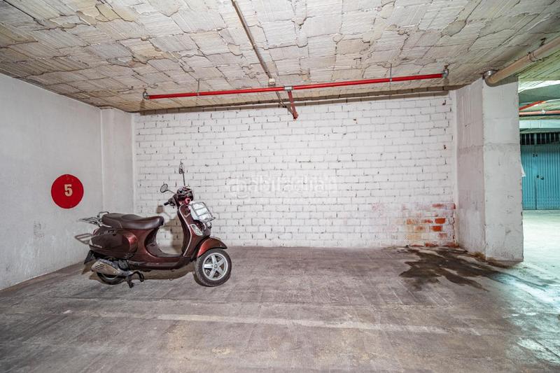 Foto b83fe6bd-2ea9-4e1c-9424-5f9052209977. Aparcament cotxe a Plaza de Toros Granada