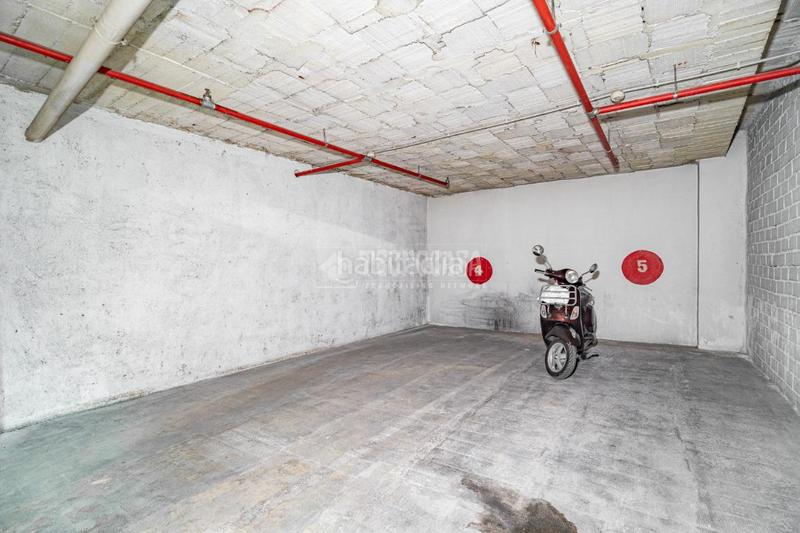 Foto f61f2a2f-9b1e-49b7-ab24-aff5f37f72f9. Aparcament cotxe a Plaza de Toros Granada