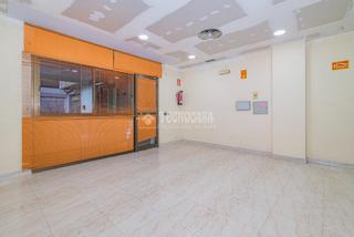 Local commercial en San Ildefonso. Local comercial en venta en granada