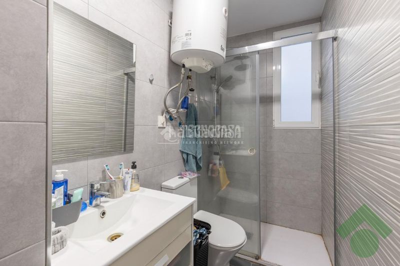 Foto a95aa06e-584b-4e9b-94d2-beb5fa6af49e. Casa aparellada a Centro - Sagrario Granada