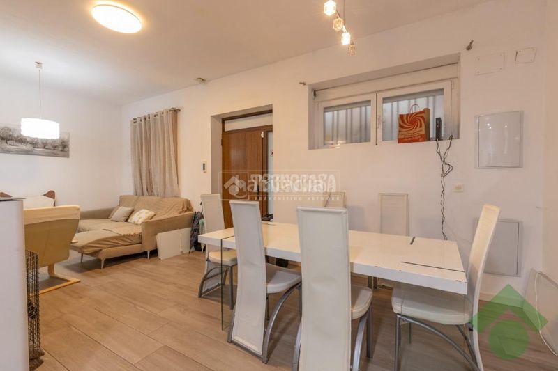 Foto b3111efb-a40a-4e3e-82d2-5193229eb576. Casa aparellada a Centro - Sagrario Granada