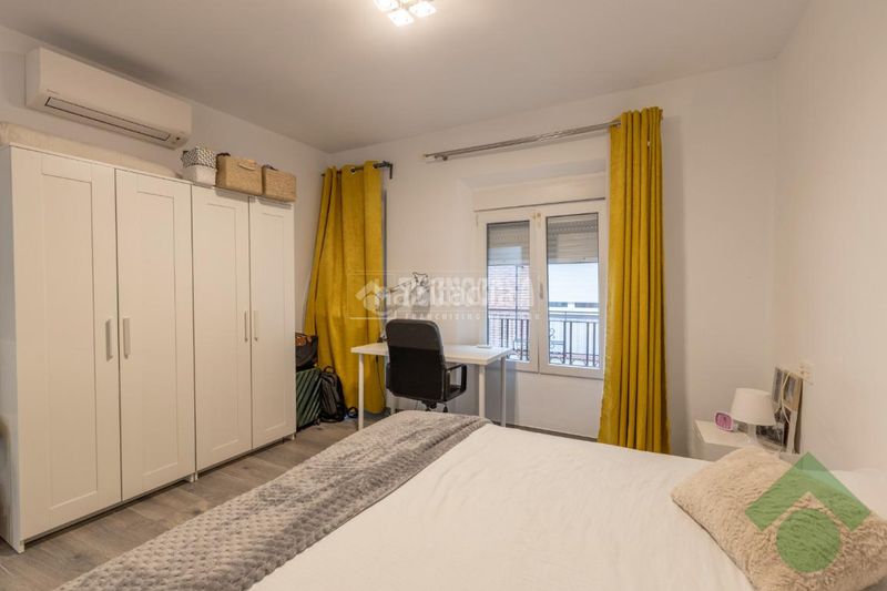 Foto b3506aa7-c25f-48e4-b1d8-5366b92d9465. Casa aparellada a Centro - Sagrario Granada