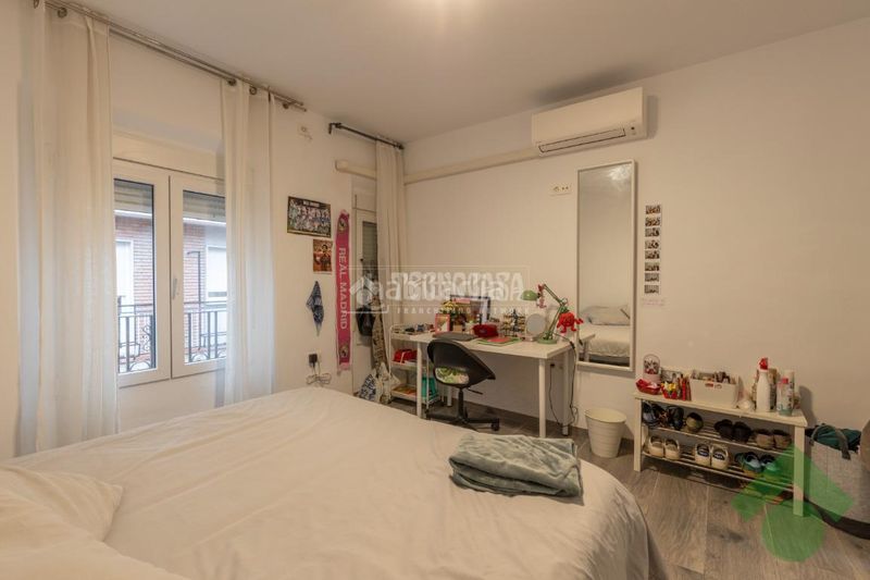 Foto b52070ea-2a3c-463e-b8c0-e377e54fdf7e. Casa aparellada a Centro - Sagrario Granada