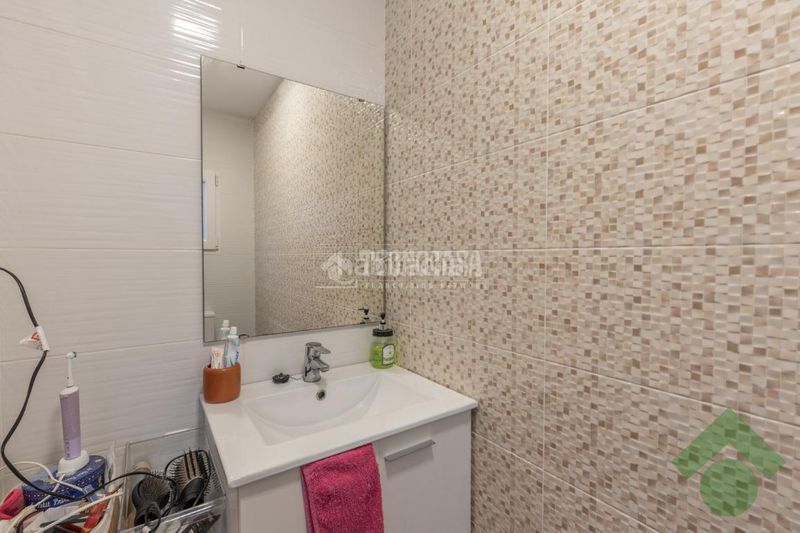 Foto ef9c094d-3b26-487a-b42e-0cd5520fb795. Casa aparellada a Centro - Sagrario Granada