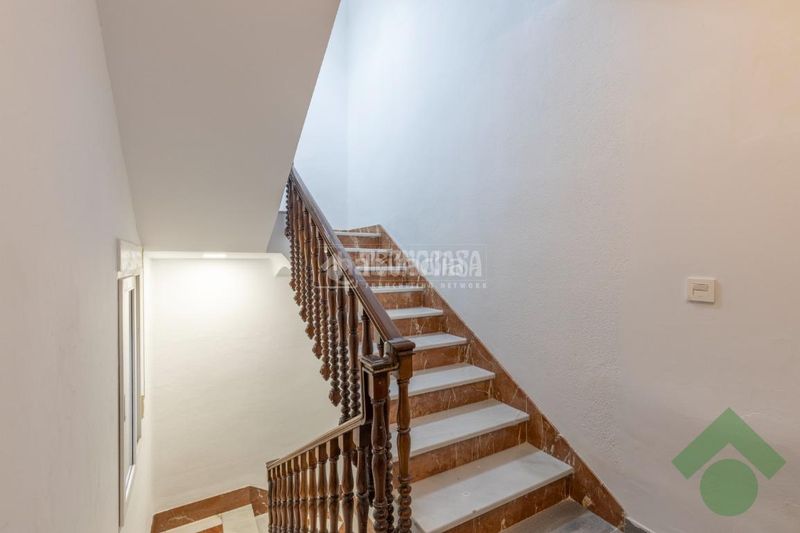 Foto f568bd0e-3ab8-4928-a6a8-67cf67859753. Casa aparellada a Centro - Sagrario Granada