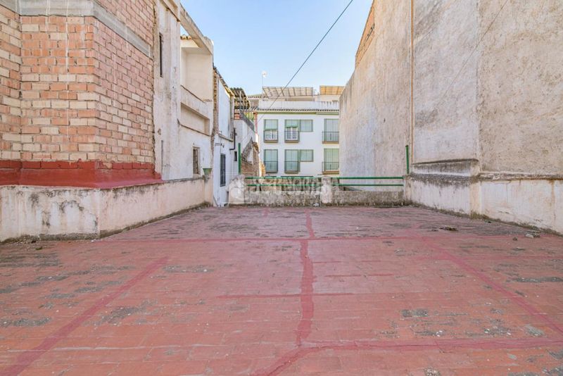 Foto 1cba573d-d9d8-4560-92ee-67e3df7dfcf2. Casa aparellada amb aparcament a San Ildefonso Granada