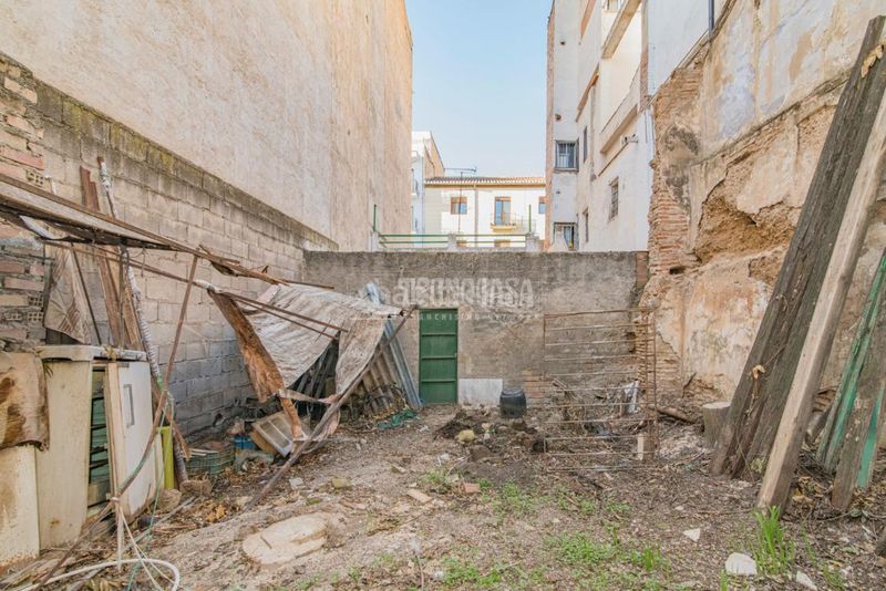 Foto 70ad50a7-9696-45f1-a76a-4020421aa8b4. Casa aparellada amb aparcament a San Ildefonso Granada