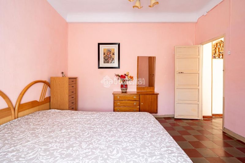 Foto b55c1a46-f4bf-4ddb-9c16-8b2393ca5437. Casa aparellada a San Ildefonso Granada