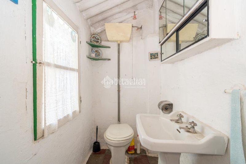 Foto c8d5bb7b-a30a-46fe-b48d-ecda39d0649d. Casa aparellada a San Ildefonso Granada