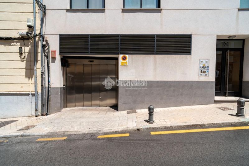 Foto 02622692-5315-43f6-befd-fafb1b94983e. Aparcament cotxe a San Ildefonso Granada