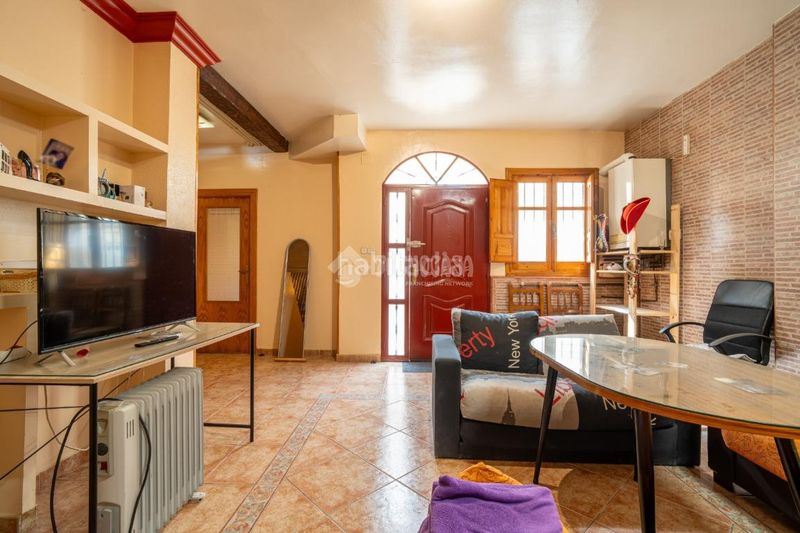 Foto 26b77564-56c3-4c2d-b056-e5b7b1906c3f. Casa aparellada a San Ildefonso Granada