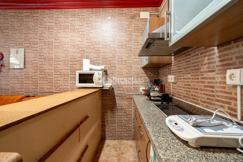 Foto 86d5a88e-2945-4617-bf3e-792a3ff5efb4. Casa aparellada a San Ildefonso Granada