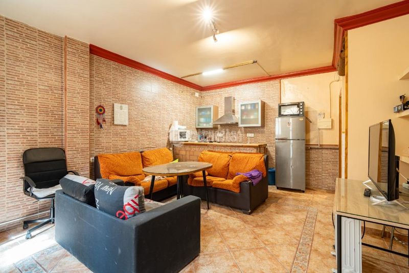 Foto c85f397a-2283-43be-ad7b-1d0bed4e9e4d. Casa aparellada a San Ildefonso Granada