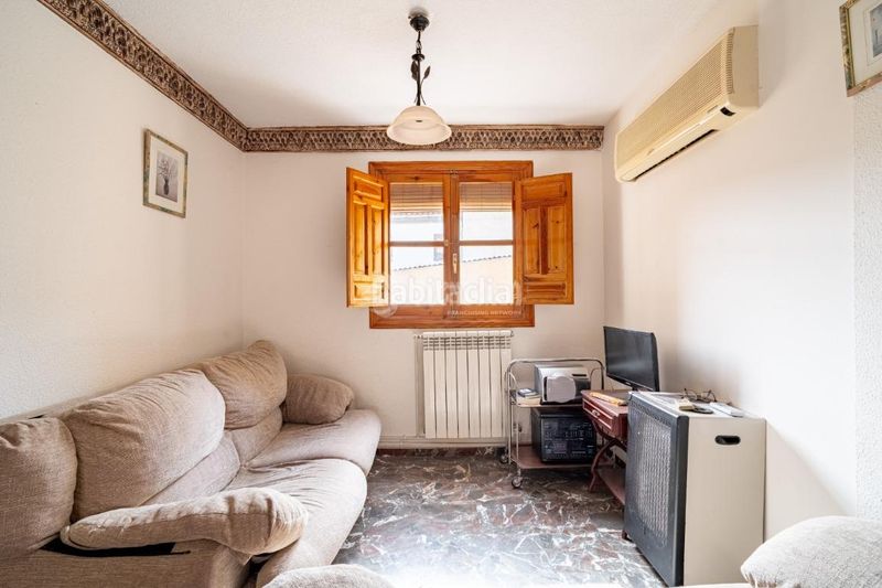 Foto d0418678-f5a2-40e9-b58f-99e1952072dc. Casa aparellada a San Ildefonso Granada