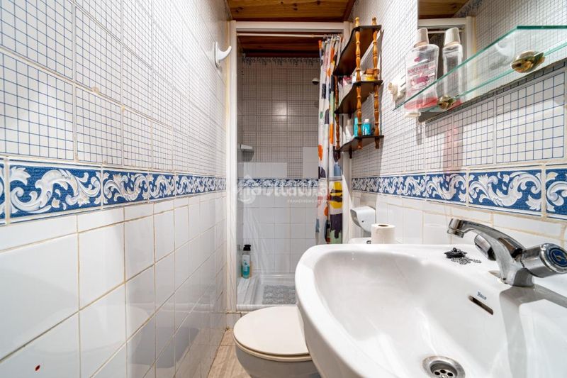 Foto d656c308-d6b4-40ce-bdb1-609a98e3a3dd. Casa aparellada a San Ildefonso Granada