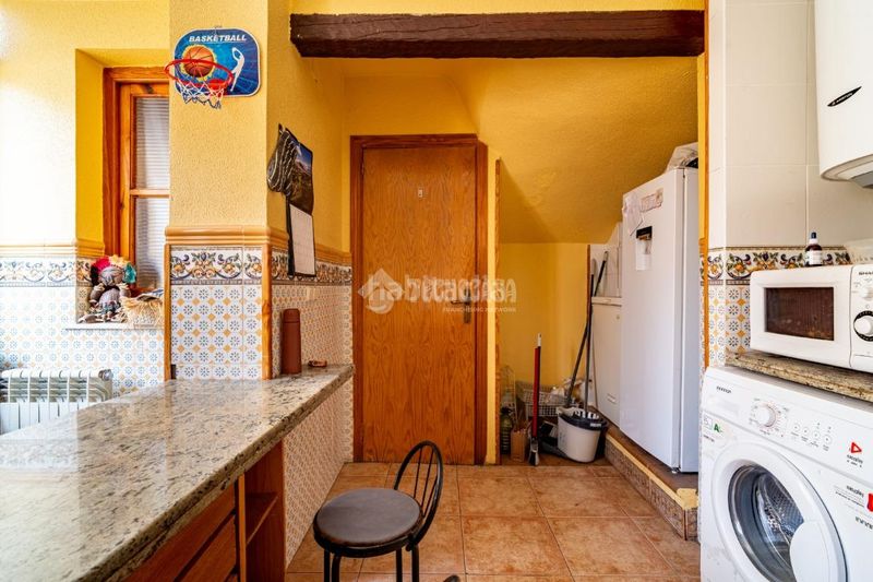 Foto f4c6bc2f-fab4-492e-9897-2a597aa33697. Casa aparellada a San Ildefonso Granada