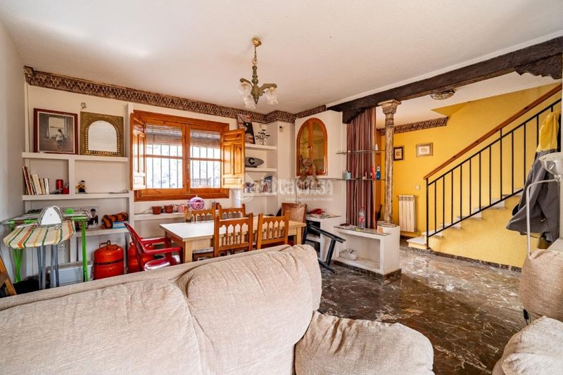 Foto f4fbbe62-f342-43d9-98bb-a1b854f872cf. Casa aparellada a San Ildefonso Granada