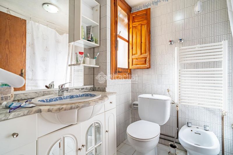 Foto f8f750ba-3c42-4f64-899f-9583f10ad762. Casa aparellada a San Ildefonso Granada