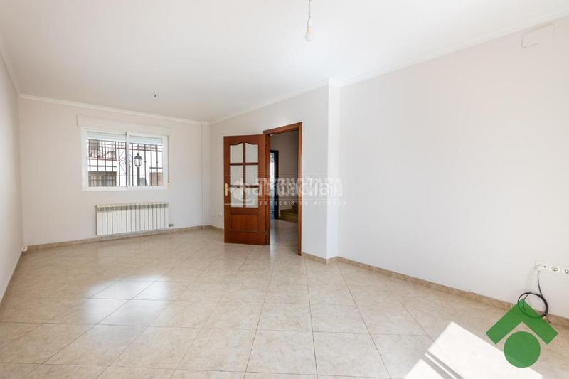 Foto a49c5d3d-f68f-4125-8526-36e182290b75. Casa pareada casa en venta en Alfacar