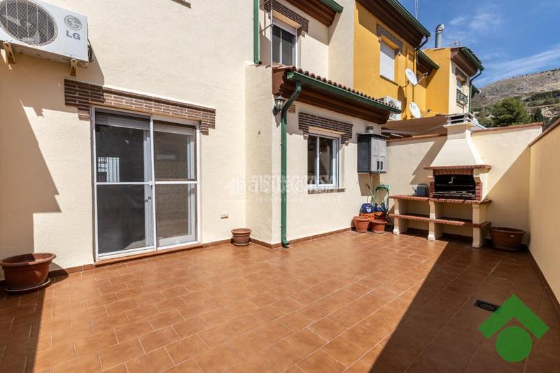 Foto cac444bf-4d1d-419d-8185-636f19e45336. Casa pareada casa en venta en Alfacar